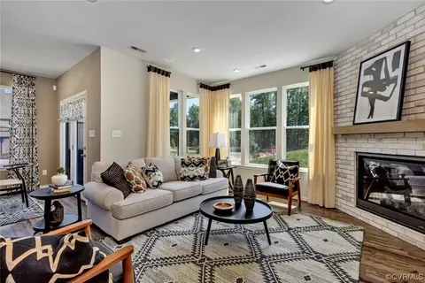 18625 Palisades Rdg, Moseley, VA 23120