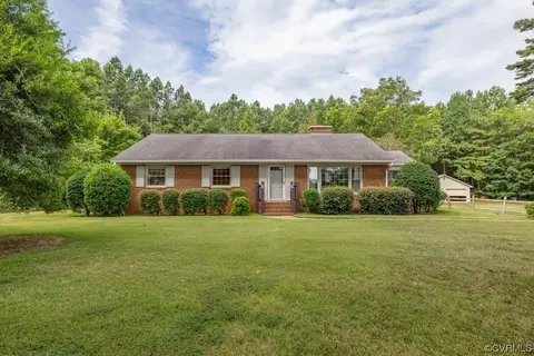 8443 Hungarytown Rd, Crewe, VA 23930