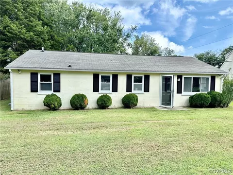 195 Creekshore Dr, Deltaville, VA 23043