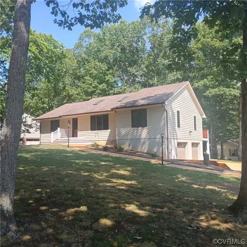 9 Barrett St, Palmyra, VA 22963