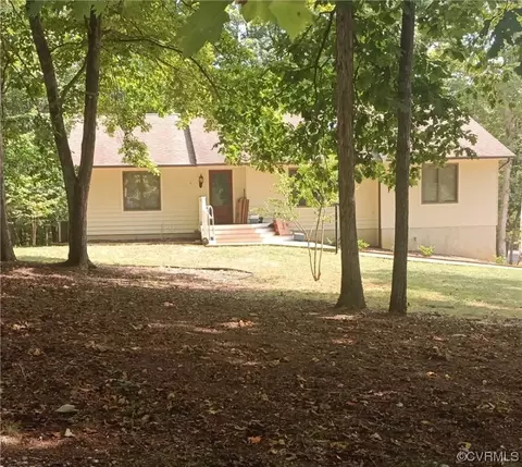 9 Barrett St, Palmyra, VA 22963 photo 2