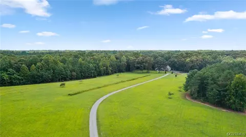498 Pleasant View Ln, Bruington, VA 23023
