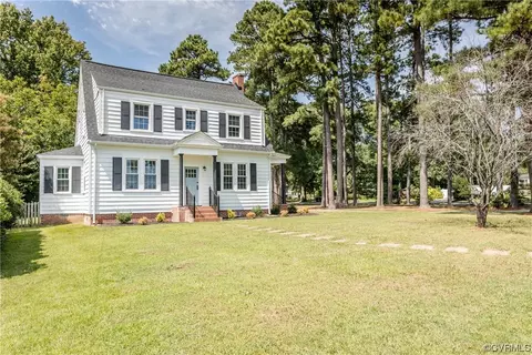 602 Oak St, Blackstone, VA 23824