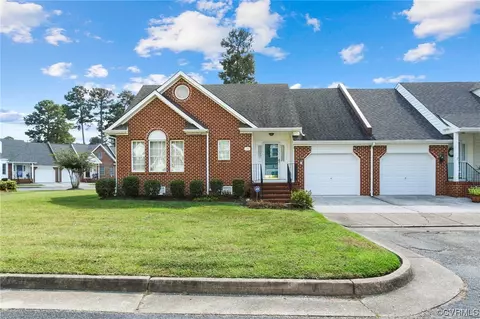 122 Ashley Pl, Colonial Heights, VA 23834