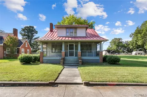 118 Wilson Ave, Wakefield, VA 23888