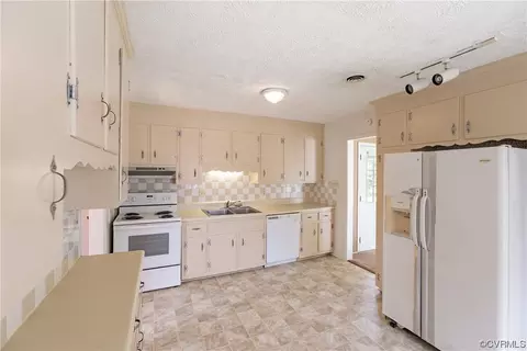 5812 Sutherland Dr, Sutherland, VA 23885 photo 8