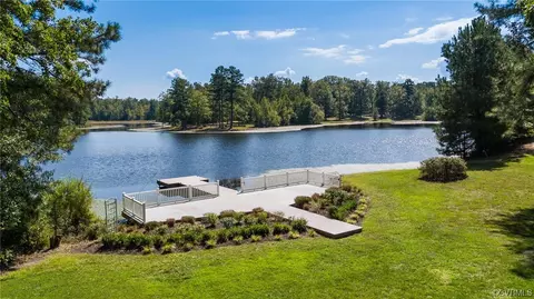 9601 Easy St, Disputanta, VA 23842
