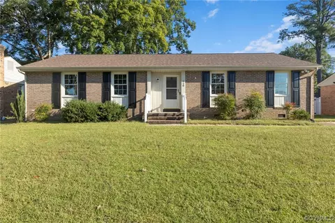 910 Dogwood Dr, Colonial Heights, VA 23834