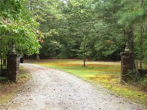 13600 Hidden Dr, Lanexa, VA 23089 photo 4
