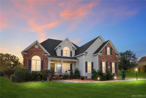 12000 Middlecoff Dr, Chester, VA 23836