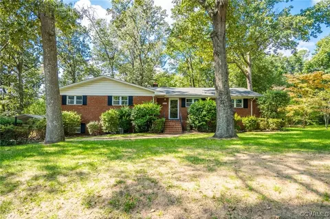 12610 Merry Dr, Chester, VA 23831