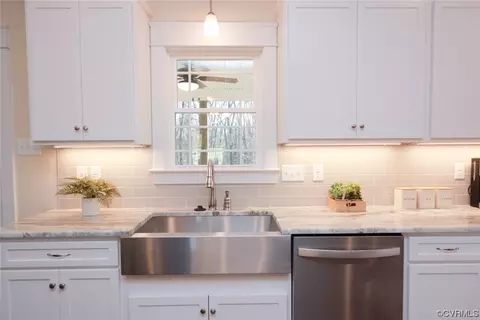 Kitchen - 9225 E Patrick Henry Rd, Ashland, VA 23005 photo 6 of 7
