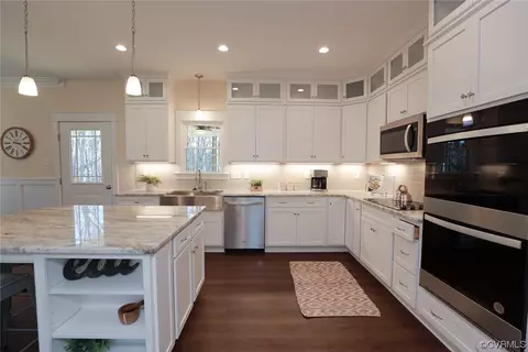 Kitchen - 9225 E Patrick Henry Rd, Ashland, VA 23005 photo 5 of 7