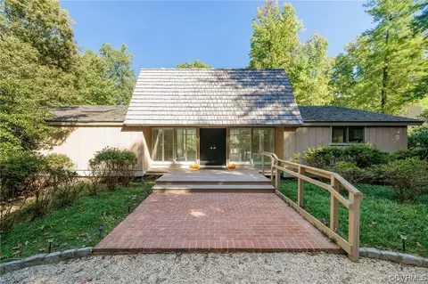 2831 W Brigstock Rd, Midlothian, VA 23113