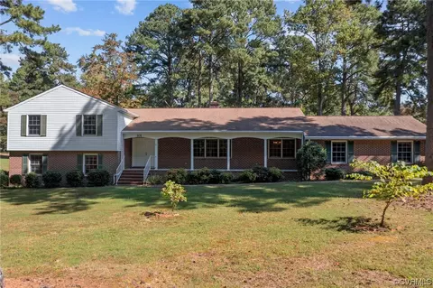 101 Hamlett Dr, Blackstone, VA 23824