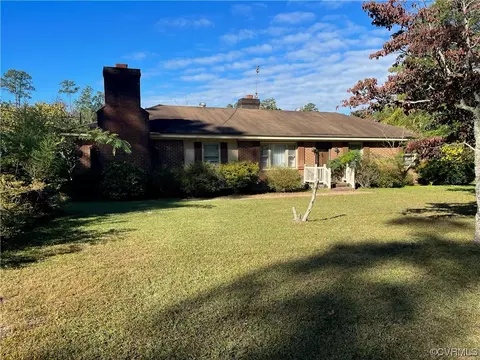 17228 Courthouse Rd, Yale, VA 23897