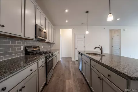 5300 Twisting Vine Ln #202, Glen Allen, VA 23059