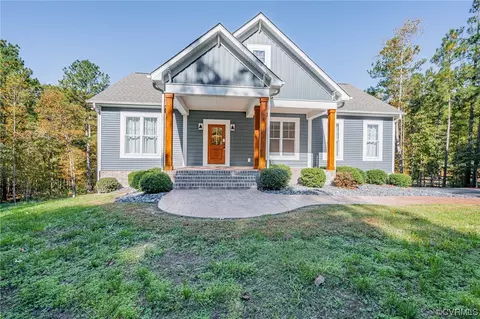 9080 Deep Creek Ct, Amelia Court House, VA 23002