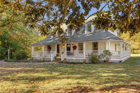 13220 Hollis Rd, Chester, VA 23831
