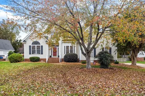 4906 Nairn Ln, Chester, VA 23831