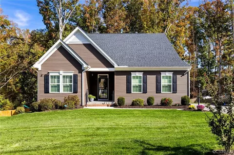 8331 Cobblecreek Rd, Midlothian, VA 23112