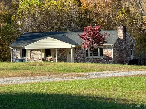 7170 Sparks Ln, Amelia Court House, VA 23002