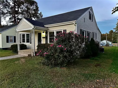 515 Custis St, Crewe, VA 23930