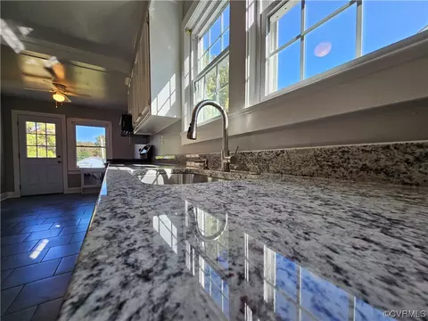 515 Custis St, Crewe, VA 23930 photo 6