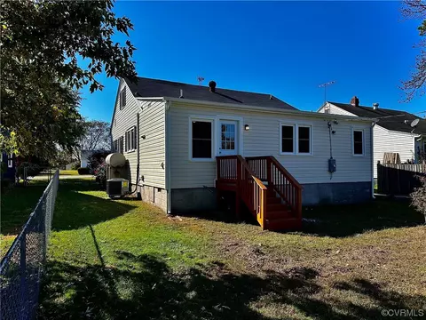 515 Custis St, Crewe, VA 23930 photo 3