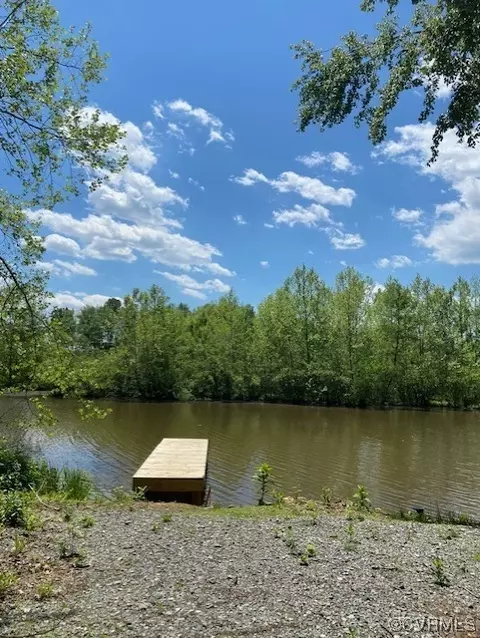 24688 Daniels Point Dr, Unionville, VA 22567