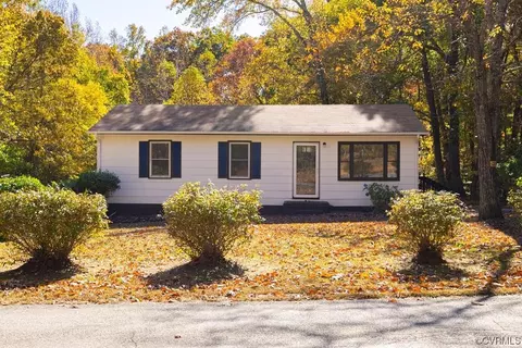 1122 County Line Rd, Keysville, VA 23947