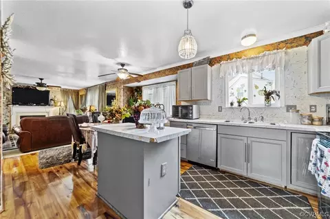 928 Bogart Rd, Richmond, VA 23223