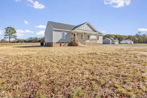 14400 Little Billy Ln, Disputanta, VA 23842