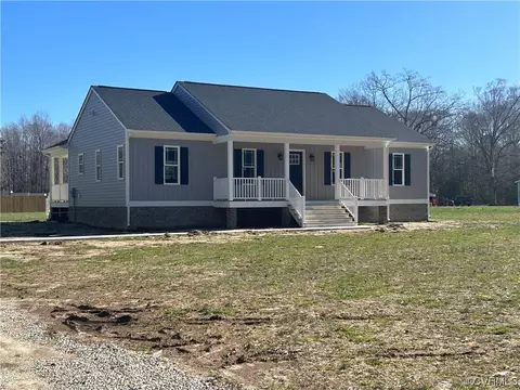 5646 Custis Millpond Rd, West Point, VA 23181