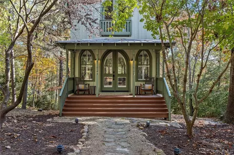 11 Spring St, Irvington, VA 22480