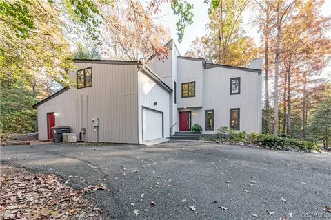 209 Hempstead Rd, Williamsburg, VA 23188
