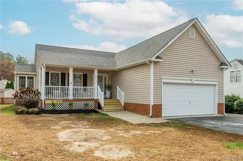 4013 Clipper Bay Dr, Chester, VA 23831
