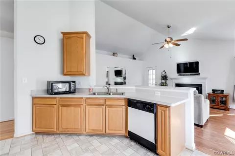 6735 Manor Gate Dr, Midlothian, VA 23112 photo 9
