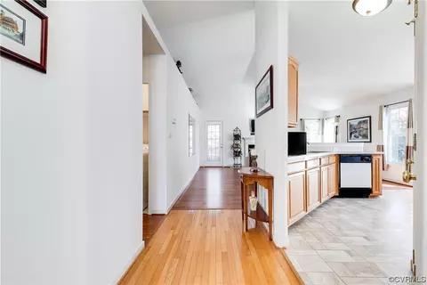 6735 Manor Gate Dr, Midlothian, VA 23112 photo 5