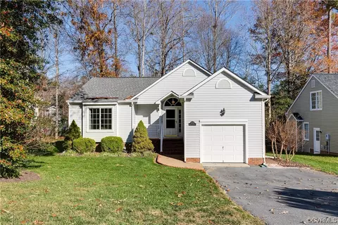 6735 Manor Gate Dr, Midlothian, VA 23112