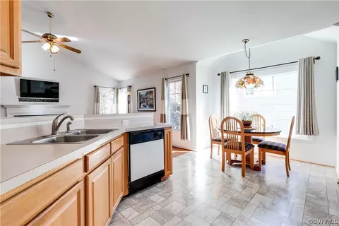 6735 Manor Gate Dr, Midlothian, VA 23112 photo 6