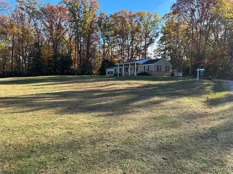 13078 Hill Top Dr, Ashland, VA 23005