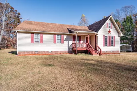 6404 Hungarytown Rd, Blackstone, VA 23824
