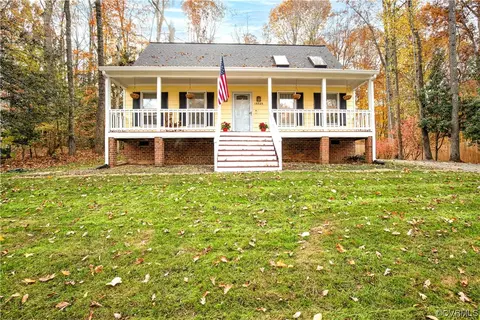 13325 Master Stag Dr, Midlothian, VA 23112