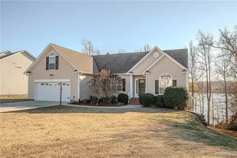 22241 Jordan Heights Dr, North Dinwiddie, VA 23803