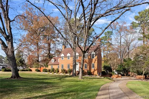 201 Fairmont Dr, Colonial Heights, VA 23834