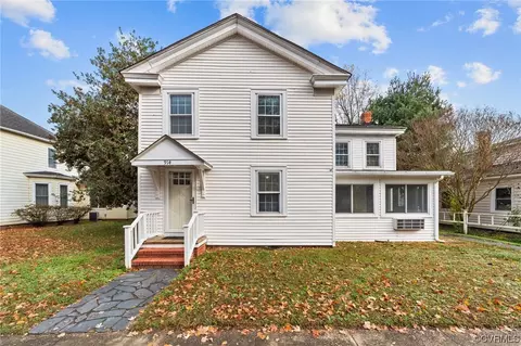 914 Lee St, West Point, VA 23181