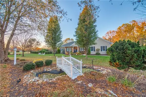 29 Bob White Ln, Locust Hill, VA 23092