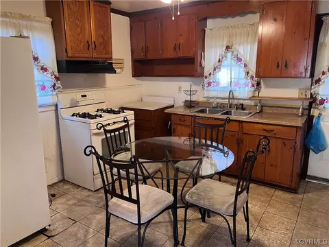 2103 Warwick Ave, Richmond, VA 23224 photo 4
