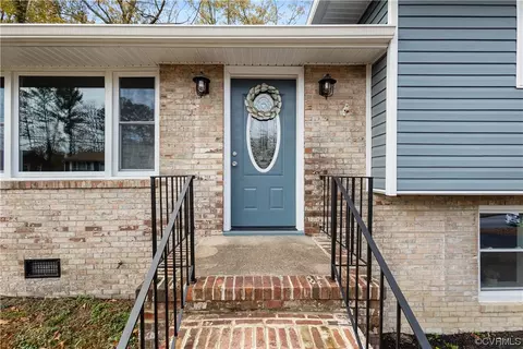 1224 W Roslyn Rd, Colonial Heights, VA 23834